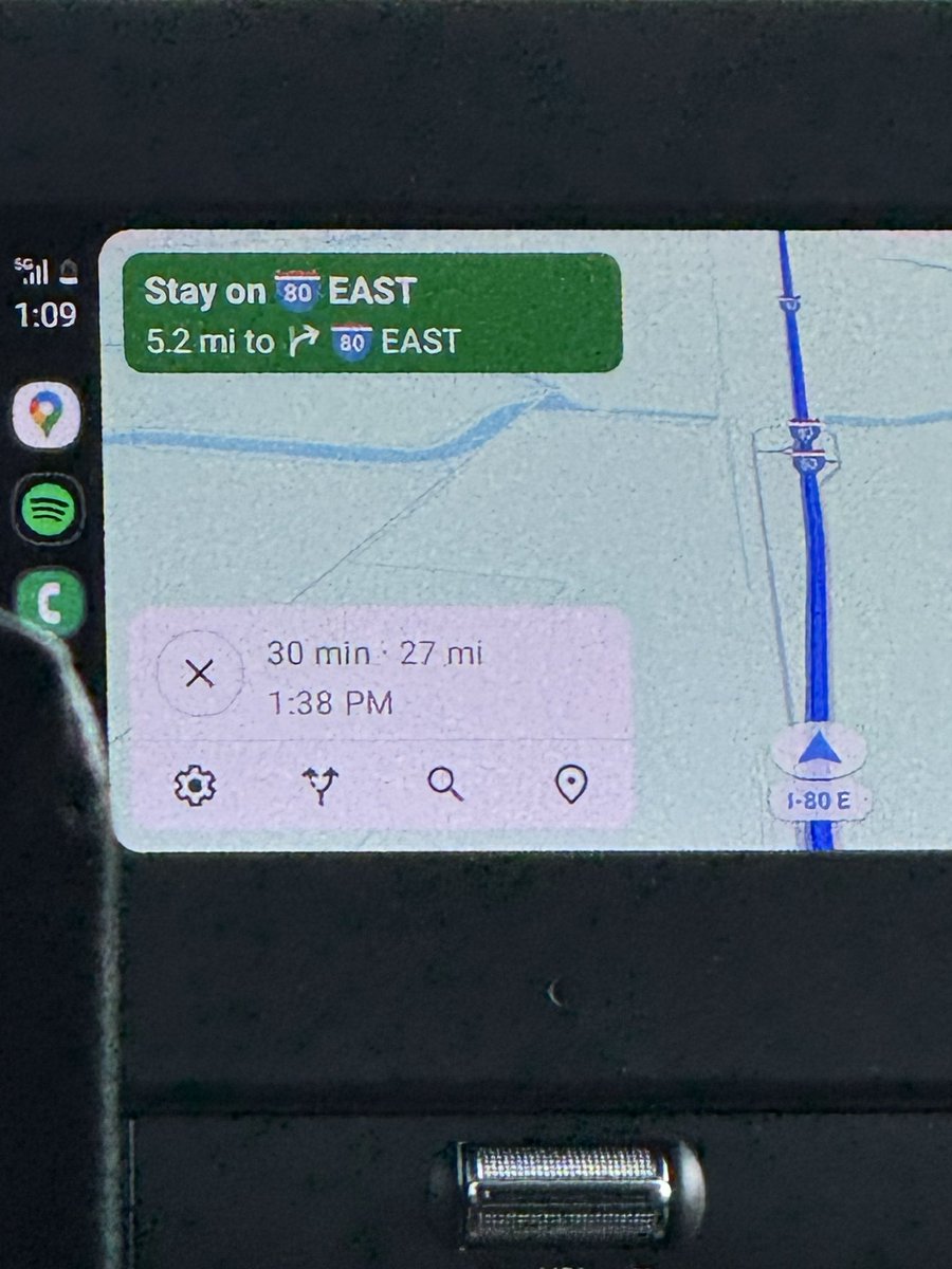 kusick_'s tweet image. “We’ll be there in about 30 min” 

This is taken within the same minute going to the same location 

IF YOU USE GOOGLE MAPS FUCK YOU