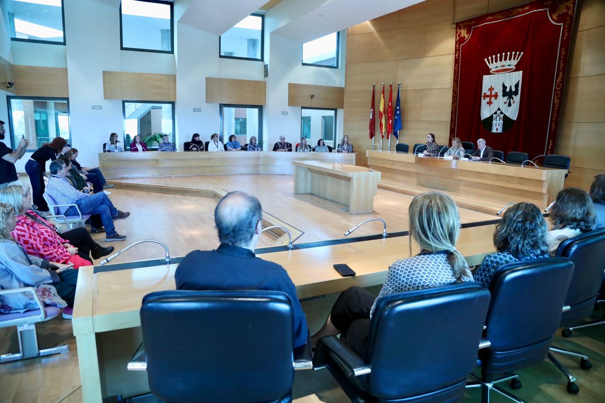 MarAlcobendas's tweet image. ¡Oportunidades para todos! 💼 #Alcobendas impulsa el empleo local y la formación. 28 personas desempleadas &amp;gt;50 años se incorporan al Programa Público de Empleo-Formación. ¡Un paso más hacia la inclusión laboral! #EmpleoLocal #AlcobendasAvanza