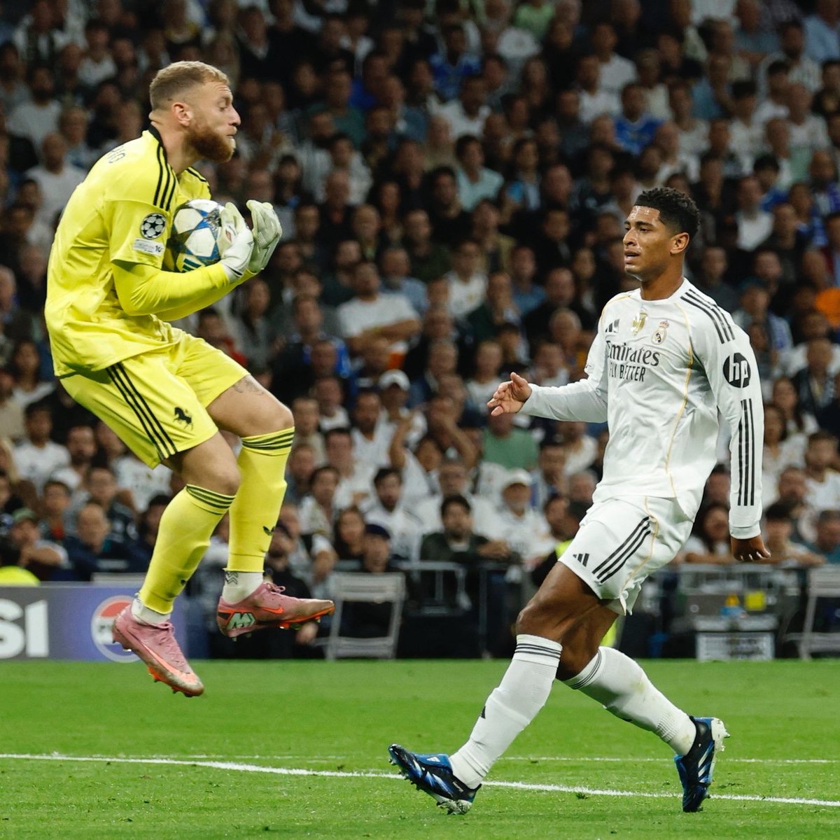 تصدىٰ ميشيل دي غريغوريو لـ 10 تسديدات في آخر مـُباراة لھ ضد ريال مدريد في كأس العالم للأندية .. 

واليوم تصدىٰ لـ أربع تسديدات في الشوط الأول 😬

#ريال_مدريد_يوفنتوس  
#دوري_أبطال_أوروبا