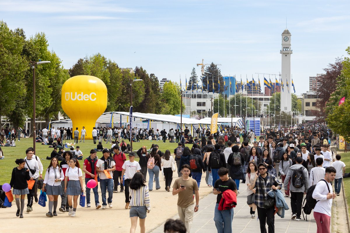 udeconcepcion's tweet photo. #AdmisiónUdeC: La masiva participación de estudiantes desde regiones de Valparaíso a Magallanes y la diversidad de actividades para comenzar a vivir la experiencia universitaria, marcaron la primera jornada de la Feria Puertas Abiertas 2025 de la Universidad de Concepción https://t.co/OzfJONtL8F