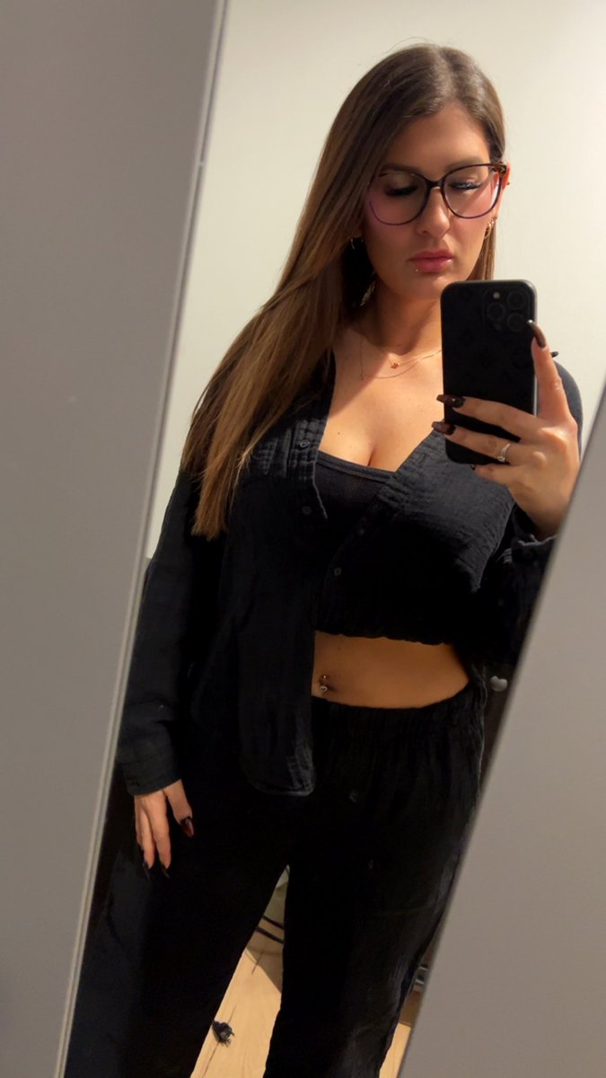 TreetopTreezy's tweet photo. Baddie vibes always 👌🏼 - I learnt to not give the flying shit what people think or say about me and I’ve never been more at peace. I’ll live in your head rent free while I thrive in reality 💛 https://t.co/xocfD8Ktbx