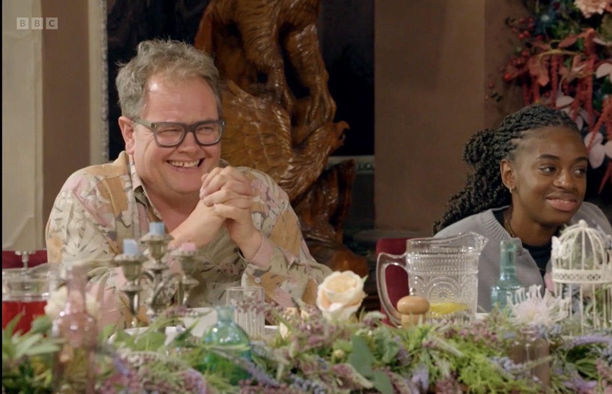 i’m absolutely obsessed with alan pissing himself at breakfast every time someone gets murdered and still nobody suspects him #CelebrityTraitors