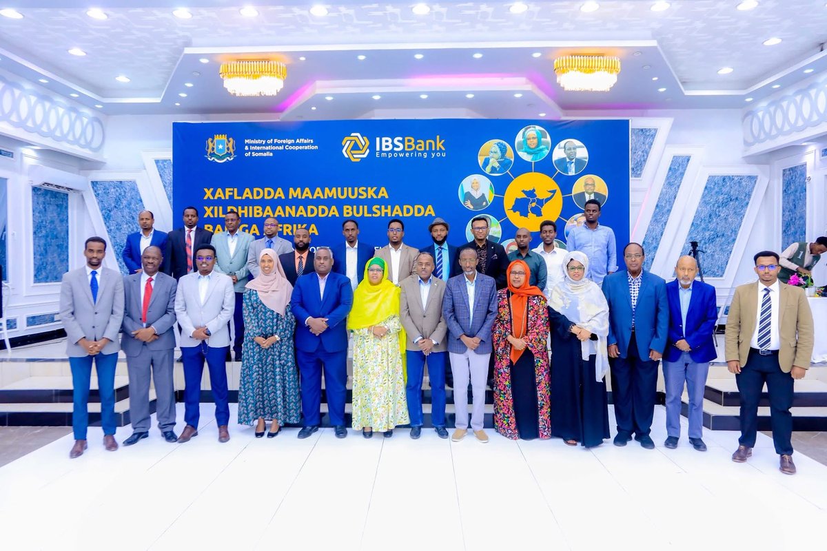 Xoghayaha Joogtada, Mudane <a href="/HamzaHaadoow/">Hamza Adan Haadoow</a>, ayaa xalay ka qeyb galay xaflad casho sharaf ah oo ay Wasaaradda Arrimaha Dibadda ugu samaysay Magaalada #Muqdisho Xildhibaannada Soomaaliyeed ee loo doortay in ay Soomaaliya ku matalaan Golaha Sharci-dejinta Bariga Afrika (EALA).