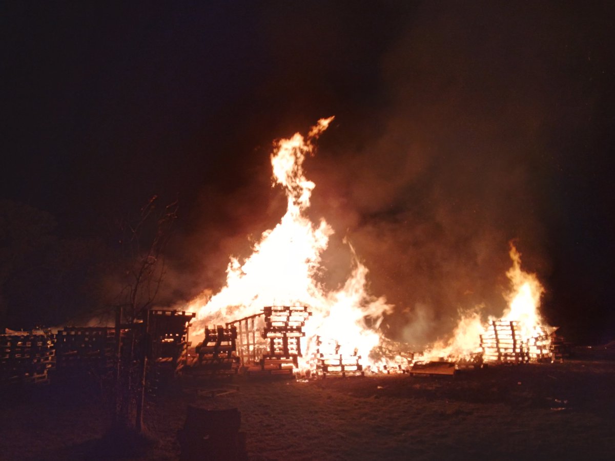 VmanBritain's tweet photo. FOR DECADE'S LOCAL LADS ON THE WOODCHURCH ESTATE HAVE WORKED HARD TO BUILD GIANT BONFIRES FOR THE LOCAL COMMUNITY,BUT TYRANT #labour @WirralCouncil THRETENED TO REMOVE IT, FOR WEEKS THE LOCAL LADS HAVE BUILT THIS STRUCTRE PROUDLY WITH A UNION JACK ON IT @GBNEWS @SkyNews #wirral https://t.co/TcVfeTDbBI