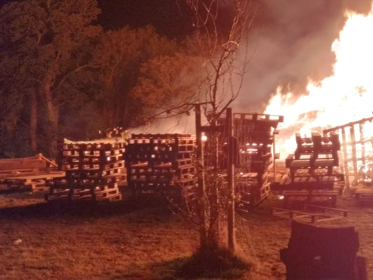 VmanBritain's tweet photo. FOR DECADE'S LOCAL LADS ON THE WOODCHURCH ESTATE HAVE WORKED HARD TO BUILD GIANT BONFIRES FOR THE LOCAL COMMUNITY,BUT TYRANT #labour @WirralCouncil THRETENED TO REMOVE IT, FOR WEEKS THE LOCAL LADS HAVE BUILT THIS STRUCTRE PROUDLY WITH A UNION JACK ON IT @GBNEWS @SkyNews #wirral https://t.co/TcVfeTDbBI