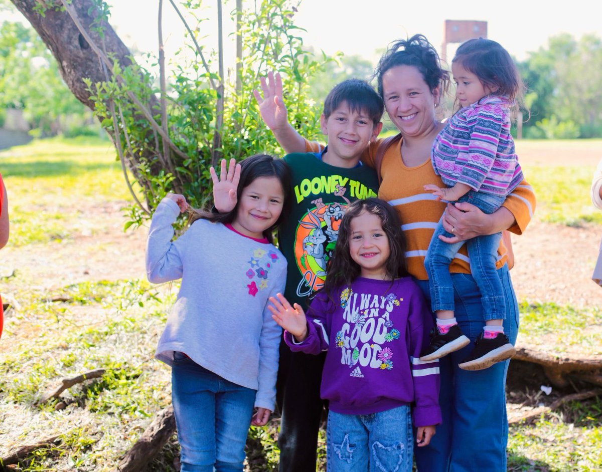 Hoy estuvimos en Ñu Porá, Garupá, compartiendo una nueva edición del programa ¿En qué te puedo ayudar?

Cientos de vecinos se acercaron al Polideportivo Jorge Isabelino Ortiz para acceder a atención médica, asesorías, trámites y actividades para toda la familia.

Durante la