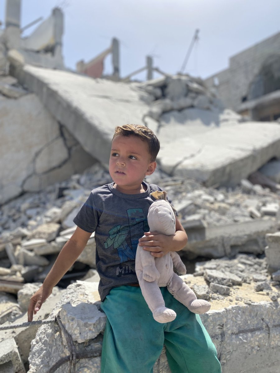 amlGaza123's tweet image. Winter is coming, and my children need $300 to buy clothes to protect them from the cold. We lost everything, even the clothes they were wearing and the blankets we used to cover ourselves with in the winter. Help and you will be rewarded.gofund.me/ea73ebdb0