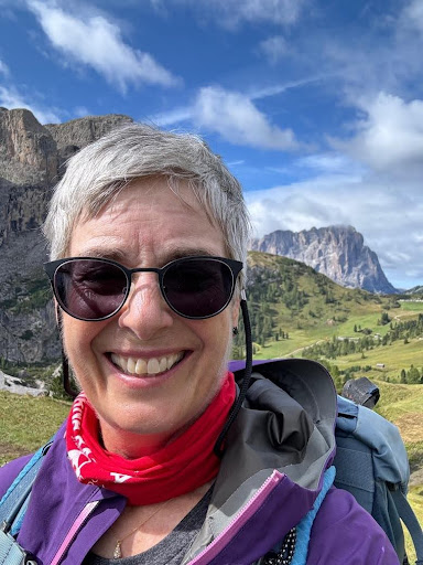 ALZDallasNETX's tweet image. .@EdwardJones is invested in a future without Alzheimer’s. 💜 For many associates and clients, this mission is deeply personal. Read three inspiring stories that show how together, we can #ENDALZ: bit.ly/42R3o6I