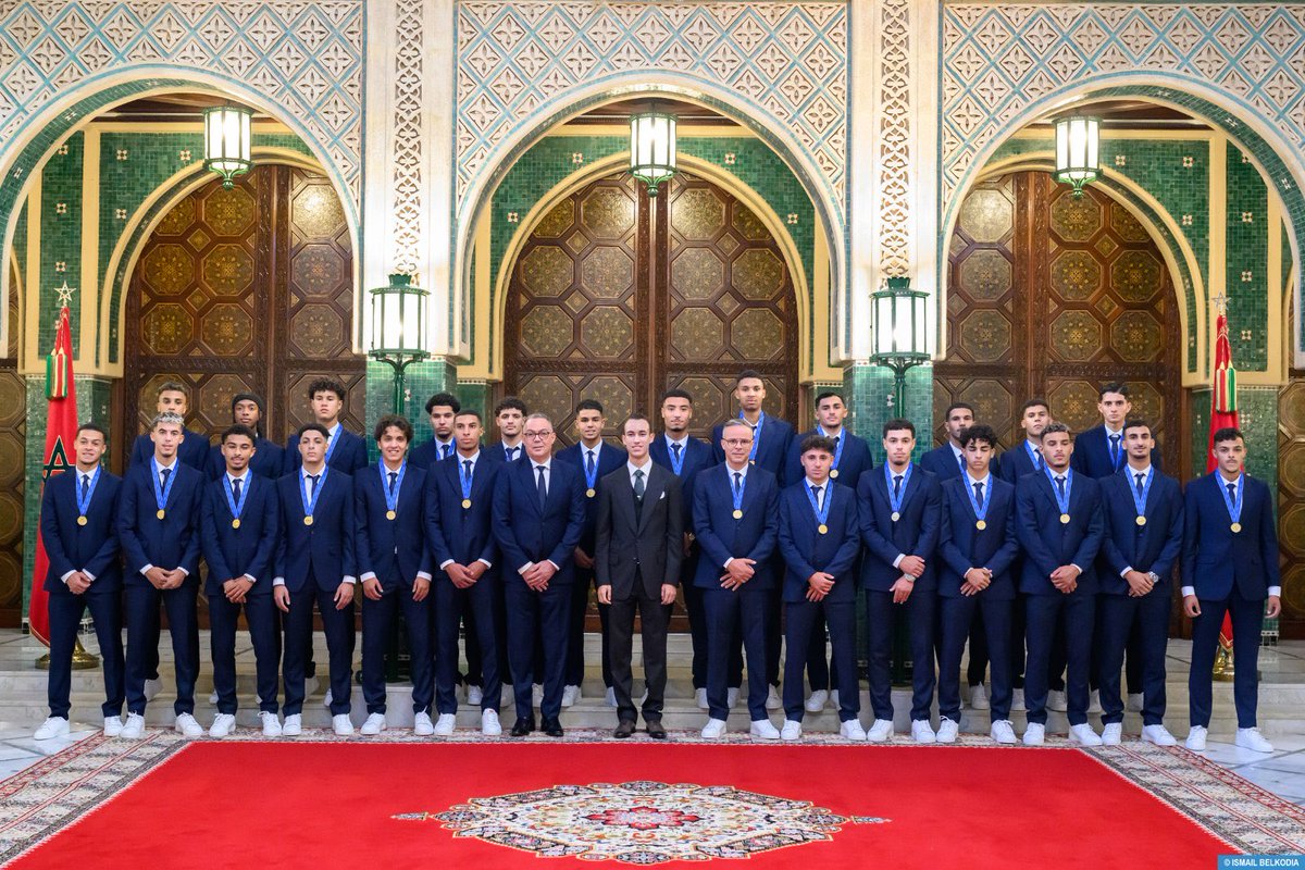 BeddaJaouad's tweet photo. صورة أخرى للتاريخ لهذا الجيل المبدع الذي سطر اسمه بحروف من ذهب 📸 https://t.co/vV7uWiqb0X