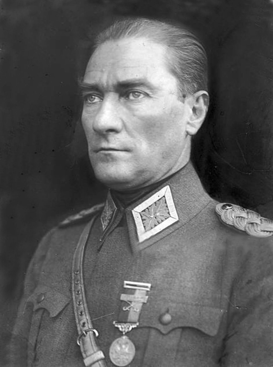 AZİZ MİLLETİME TAVSİYEM
Efendiler, sırası gelmişken, aziz milletime şunu tavsiye ederim ki, bağrında yetiştirerek başının üstüne kadar çıkaracağı adamların kanındaki, vicdanındaki öz cevheri çok iyi tahlil etmek dikkatinden bir an geri kalmasın! 
Mustafa Kemal Atatürk