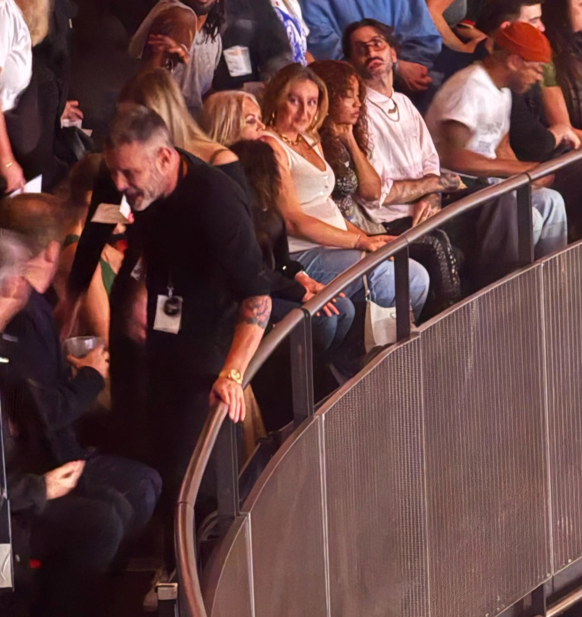 perriefiles's tweet photo. 📸 | perrie and leigh-anne in the audience tonight at jade’s concert in london https://t.co/ODiRlCFdTa