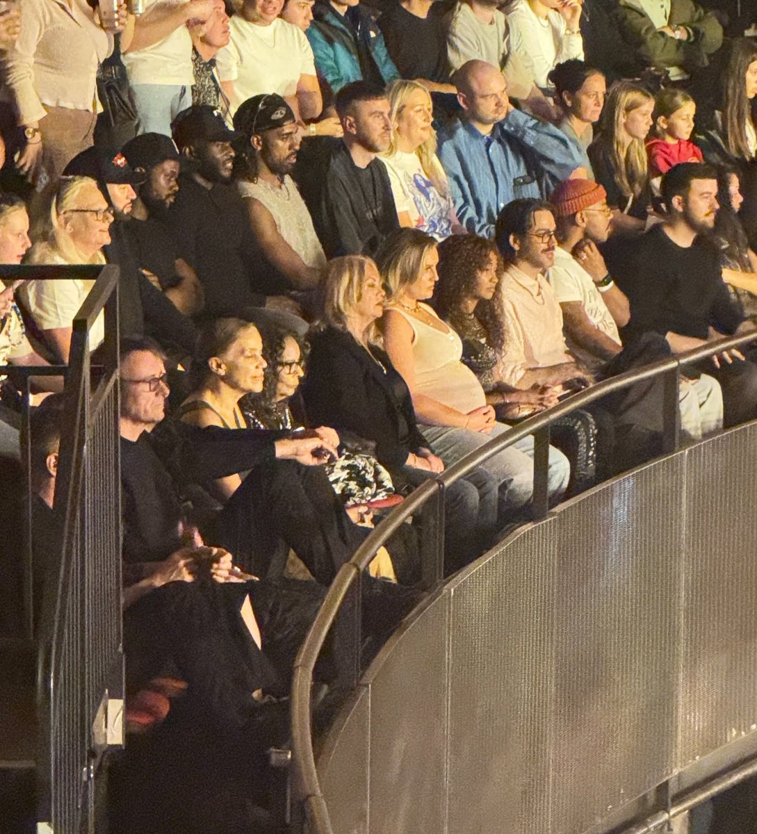 perriefiles's tweet photo. 📸 | perrie and leigh-anne in the audience tonight at jade’s concert in london https://t.co/ODiRlCFdTa