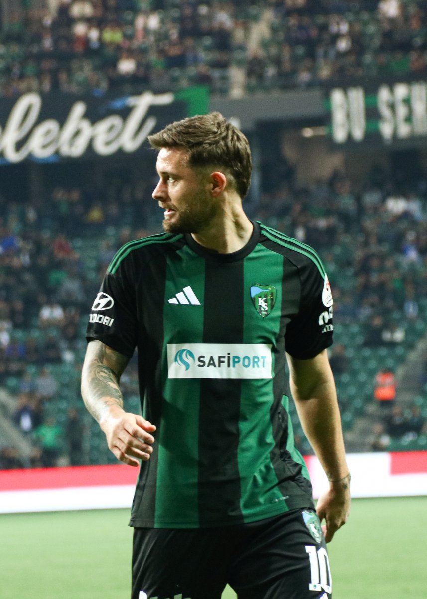 Süper Lig'de bu hafta en fazla yerde ikili mücadele kazanan orta sahalarda Kocaelispor'dan iki isim var. (Comparisonator)

🥇 İsmail Yüksek
🥇 Joseph Nonge
🥈 Karol Linetty