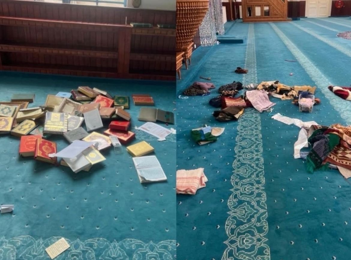 Hollanda’nın #Lahey kentinde Mescid-i Aksa #Camii’mize yapılan saldırı, yalnızca bir mabede değil, İslam’a ve Müslümanların kutsallarına yönelmiş bir saldırıdır.

Yüce kitabımız Kur’an-ı Kerim’e hâşâ el uzatmak, insanlığın ortak değerlerine, inanca ve hürriyete el uzatmaktır.