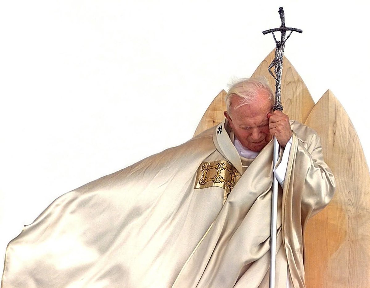 SainteLisieux's tweet image. Saint Jean-Paul II, priez pour nous !