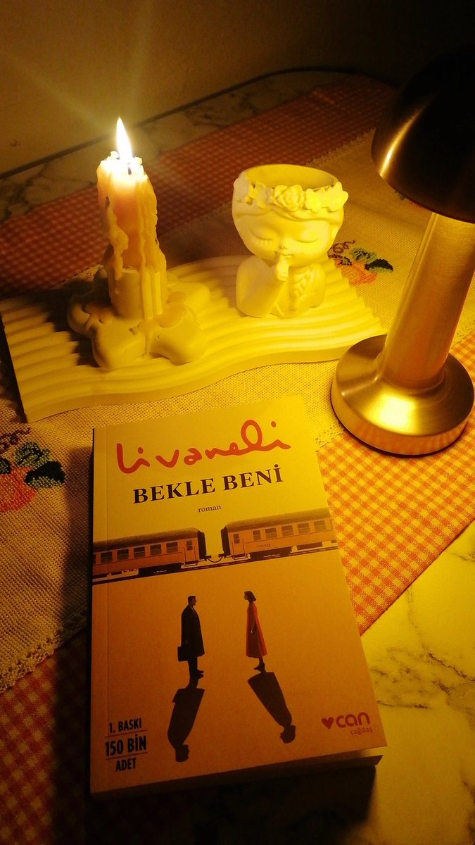 "Saatler dakikalar saniyeler bir sonsuzluk gibi akıp gidiyordu... "

<a href="/birkutukitap/">Bir Kutu Kitap</a>
<a href="/LivaneliZulfu/">Ömer Zülfü Livaneli</a>
<a href="/canyayinlari/">Can Yayınları</a>
#beklebeni #kitap #kahvekitap