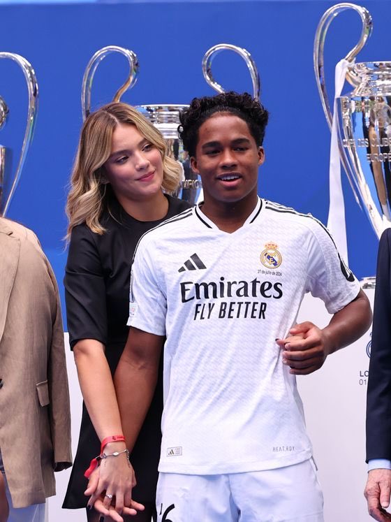 ENDRICK

Real Madrid'de forma yüzü görmüyor.

Devre arası mutlaka kiralanmalı !