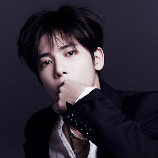 🦇 (@vampirekth) on Twitter photo 