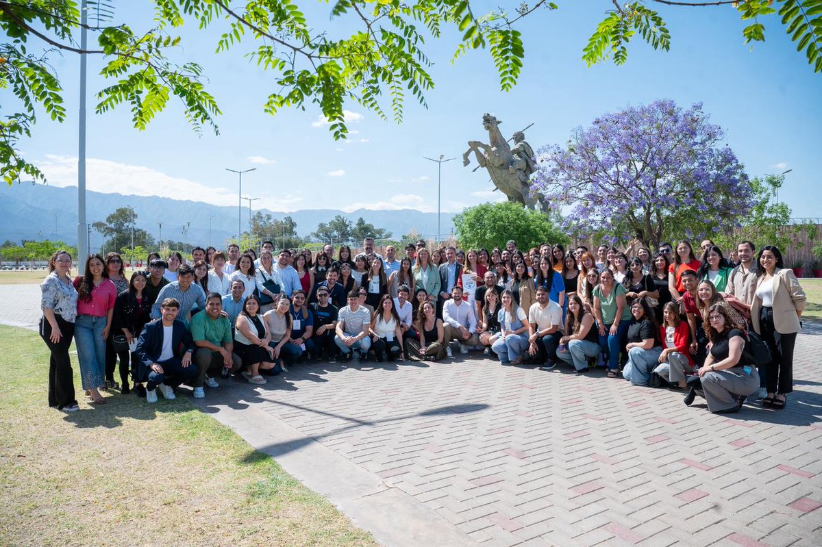 GabyPedrali's tweet photo. Hoy, junto a las y los participantes de la Escuela Federal de Desarrollo del CFI compartimos miradas y coincidimos en algo clave: es necesario poner estos temas en el centro del debate político para seguir pensando y construyendo juntos una provincia de oportunidades. https://t.co/r9N7boRspe