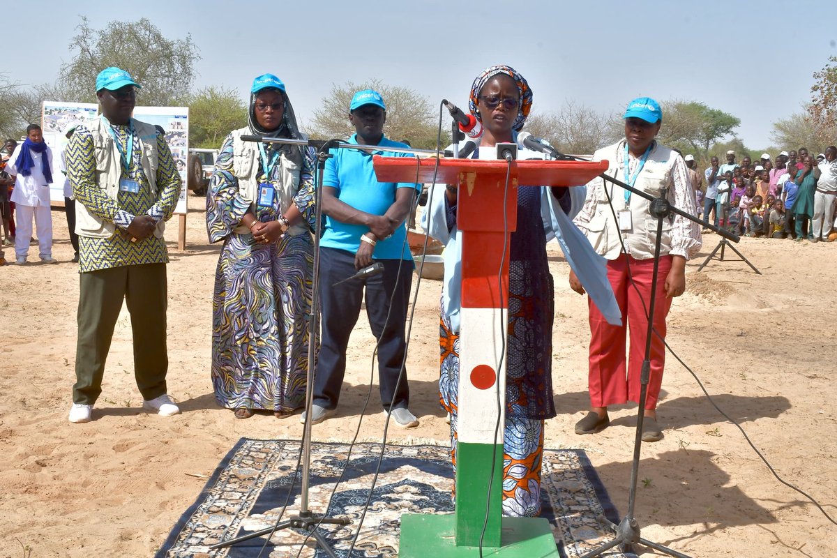 MahondeDjanabou's tweet photo. C'est parti pour le nouveau centre de santé de Tsamia Makada, Maradi ! Avec le Ministre de la Santé Publique, nous avons donné le coup d'envoi des travaux. Financé par la @Banquemondiale, ce centre moderne améliorera la couverture sanitaire ici et au delà. https://t.co/wxilJSQrLZ