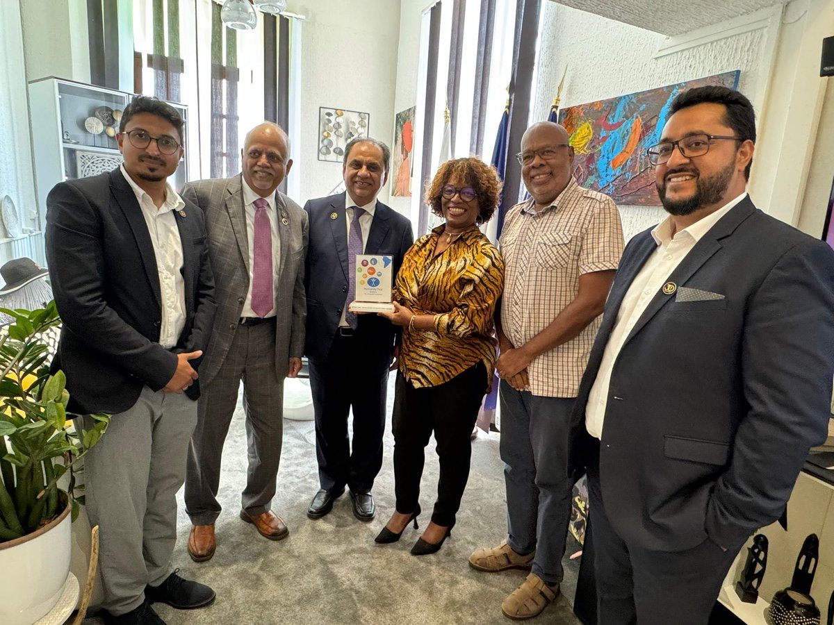 It was an honour for HF to meet Madame Trochimara Sandra, the Mayor of #Cayenne whose administration has been supportive of <a href="/HF_Guyane/">Humanity First Guyane</a> and their work to help the #homeless and #vulnerable in #FrenchGuiana. She presented a shield to our Chairman Ahmad Sayed.