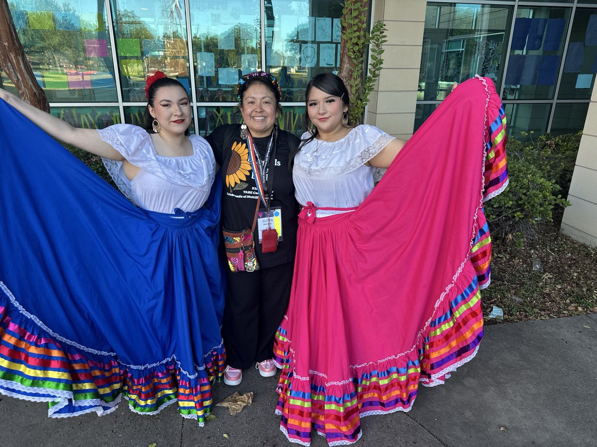 clorisrangel's tweet image. We were honored to showcase our campus CBE at the @TA4BE 2025 Conference and host a school visit. Our guests enjoyed learning about our dual language program. Thank you to everyone who visited! @kristinleeper9 @IamBranum @RISDMET