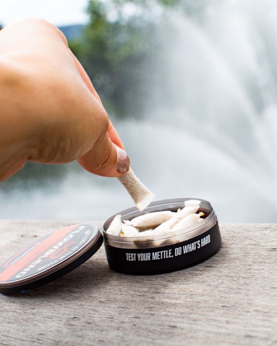 FlowBlend's tweet image. Five years deep and still just getting warmed up.

From calm that holds its ground to energy that doesn’t fake it—FlowBlend’s been stacking quiet wins since before “functional pouches” were a buzzword. Hundreds of customers, thousands of steady days, zero hype.

CLUTCH keeps the…