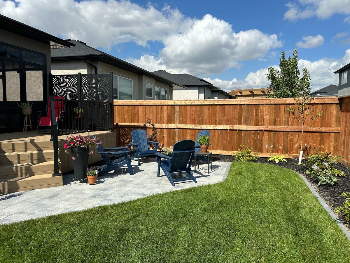 deck_city's tweet image. Backyard living, redefined. This custom design combines a stylish sunroom with a cozy patio seating area. Whether it’s morning coffee or an evening with friends, this space is built for making memories. ☀️✨

#DeckCity #DreamBackyard #CustomDeckDesign #WinnipegDecks