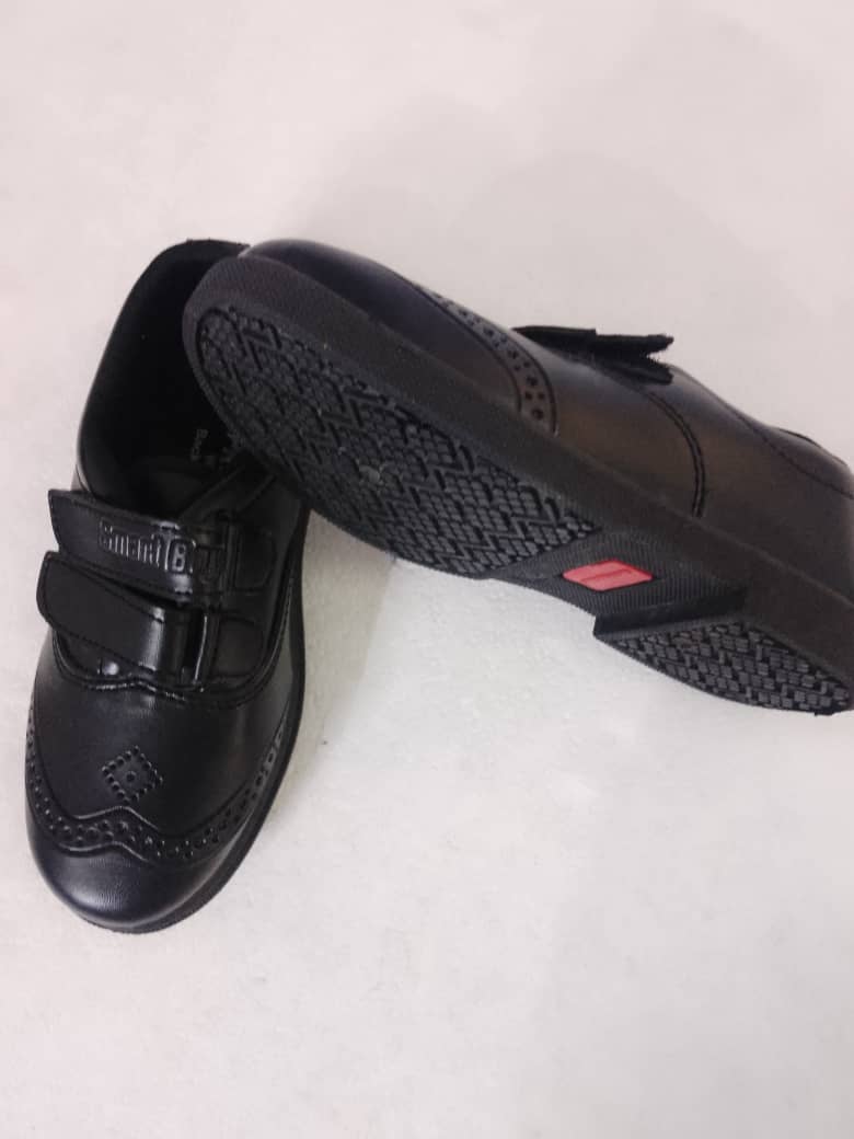 MarconiTrading's tweet image. When children go to school, they want to focus on learning new things — and enjoy playtime without worrying about their feet. Comfortable school shoes help them do both. 👟📚 #LearningInComfort