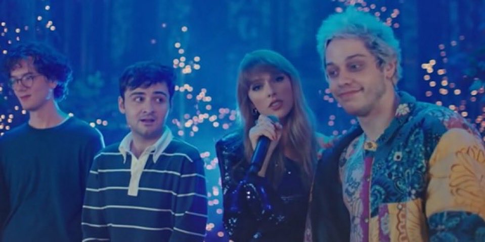 sevencorneliast's tweet image. A moment for the iconic skit that was Three Sad Virgins😌