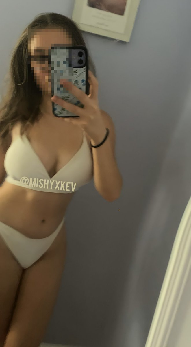 MishyxKev's tweet photo. gonna go tan till the sun goes down on this beautiful Tampa afternoon๐
#collegeteen #Tampavibes #Bikinibabe #tanninggoals #SunshineState https://t.co/6QX1M9hZwj