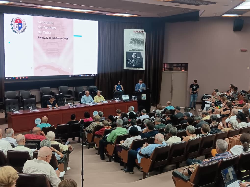 Con académicos de #Cuba y su comité directivo, <a href="/ciencias_cuba/">Academia de Ciencias de Cuba</a> celebra Pleno académico en <a href="/CIGBCuba/">CIGBCuba</a> para reflexionar, intercambiar y aportar a futura Ley General de Ciencia, Tecnología e Innovación. Presiden <a href="/ArmandoRguezB/">Armando</a>, ministro <a href="/citmacuba/">Ministerio de Ciencia, Tecnología y Medio Ambiente</a>, y <a href="/DrCsLuisVelazq/">Dr.Cs. Luis C. Velázquez Pérez</a>, presidente ACC