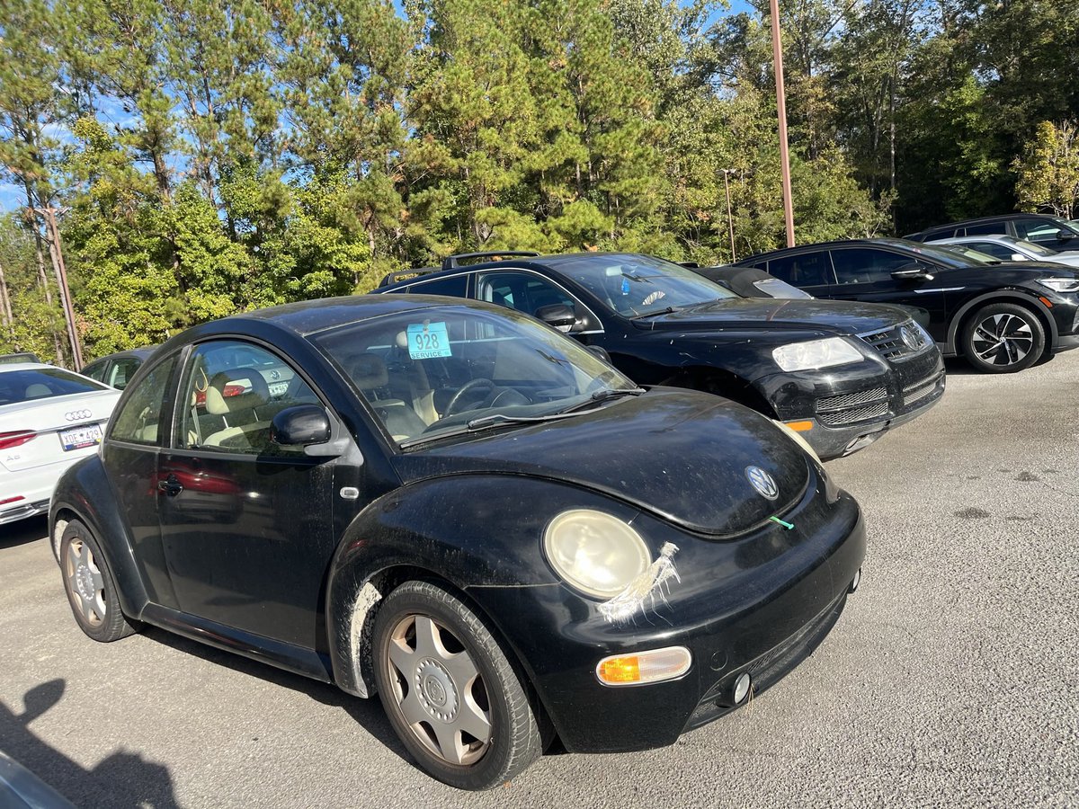 xlyoem's tweet photo. @forzie3 700$ Mazda 350$ beetle 1200$ bmw and 800$ Benz all all had working ac and heat all needed sub 200$ to be great daily’s people who say beaters aren’t a thing anymore aren’t looking hard enough. https://t.co/XmFCTWJZBf