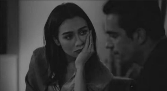 ...

قديم الوِد وأيَّام الصبا والحِل والترحال
أعرفك مثل نظرات الوَله في عين متجاهل

تمهّل لا تغافلك الليالي والسنين طوال
أنا للحين أغنّي في عيونك وأنت تستاهل

..

#بوح_الخاطر 
#مساء_الود_والورد