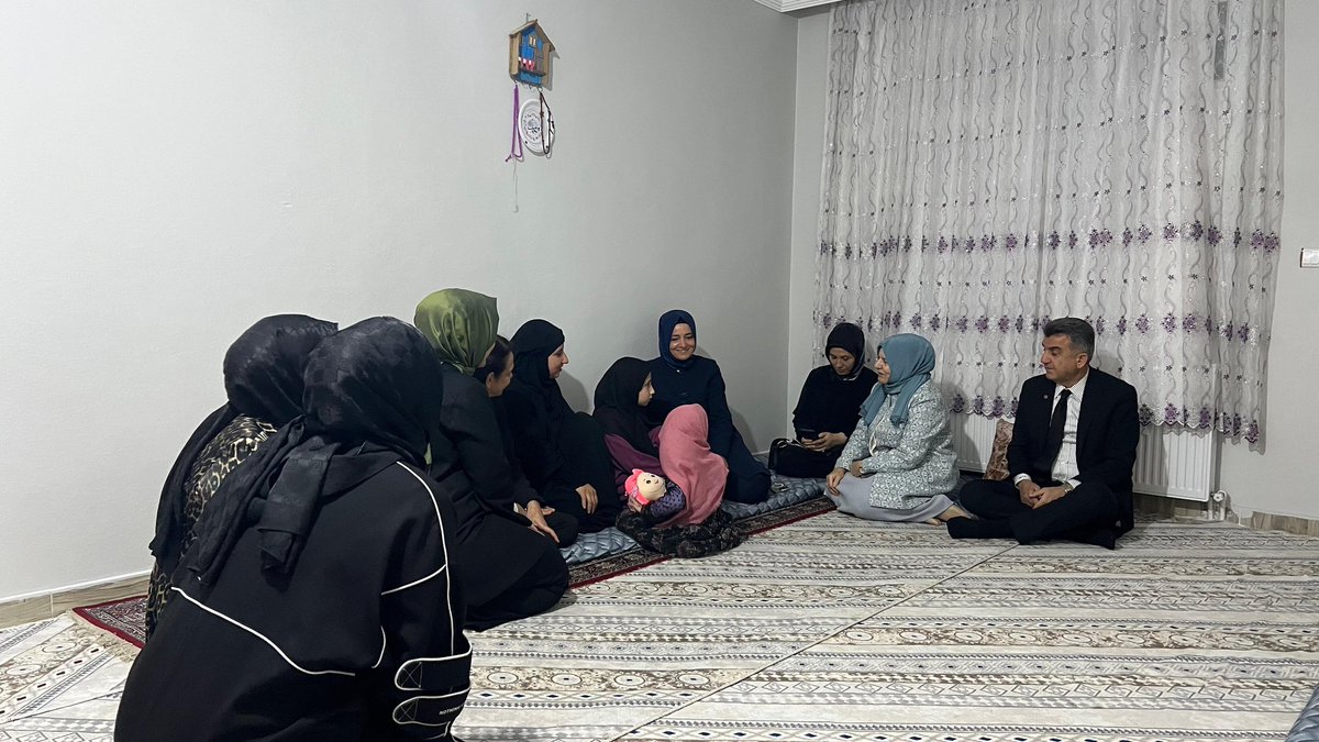 Şehitlerimize rahmet, minnet ve dua ile.

AK Parti Genel Başkan Yardımcımız, Sosyal Politikalar Başkanımız Sayın <a href="/drbetulsayan/">Dr.Betül Sayan Kaya 🇹🇷</a>, MKYK Üyelerimiz, İl Başkanımız <a href="/milhamigunbegi/">M.İlhami GÜNBEGİ</a>, İl Kadın Kolları Başkanımız <a href="/ZehraAy063/">Zehra AY</a> ve heyetimizle birlikte, 
Gazze’de İsrail askerleri tarafından