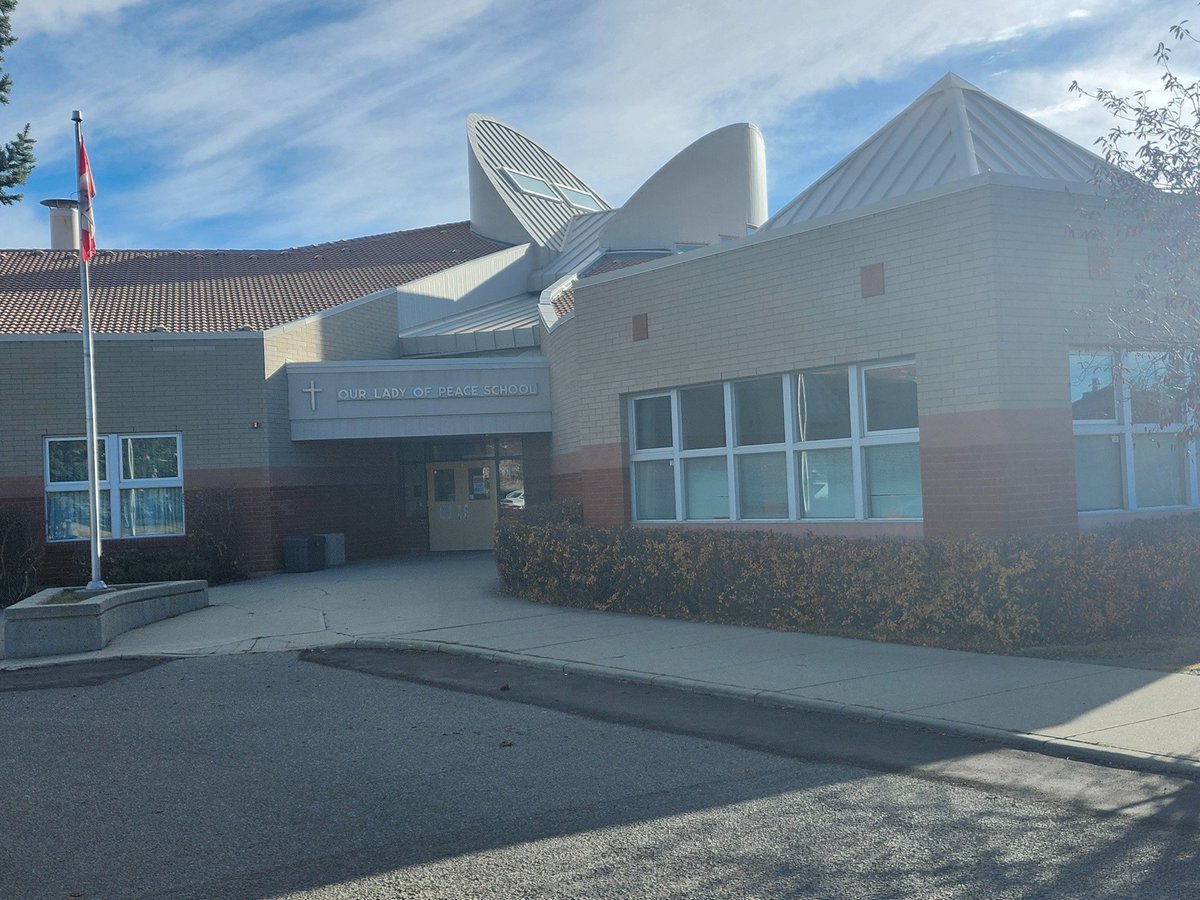 WalkingCalgary's tweet photo. Enjoy our newest photo gallery from #Millrise.
#Calgary #yyc https://t.co/O8UT5mLd2G
