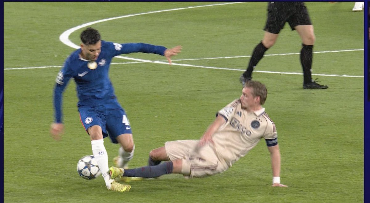 Has_RMrbdaclub's tweet image. YES, Day 5692784.
No red card. Red card.