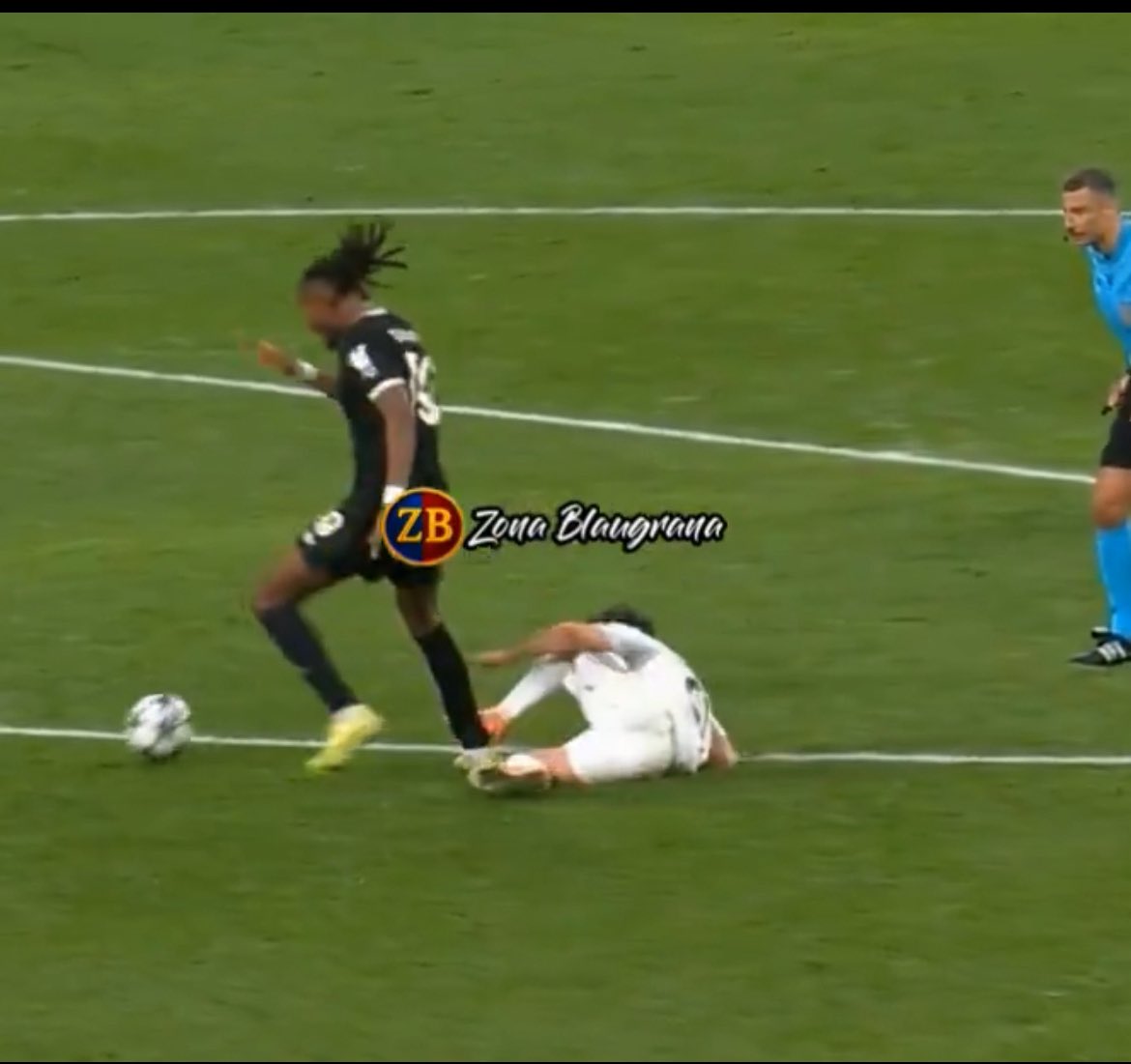 Has_RMrbdaclub's tweet image. YES, Day 5692784.
No red card. Red card.