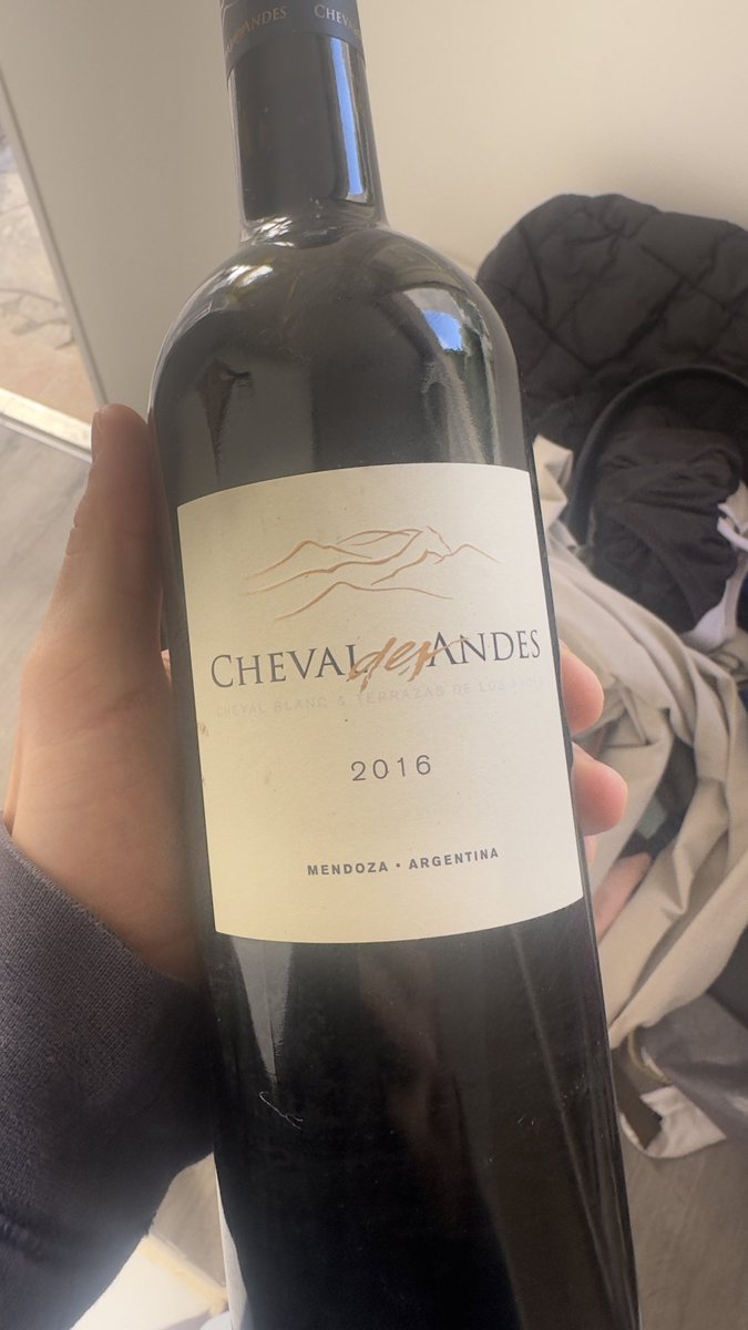 En una fiesta de fin de temporada de un hotel 5 estrellas (en Francia) sorteaban premios y, entre ellos, nos ganamos este 🫶🏻