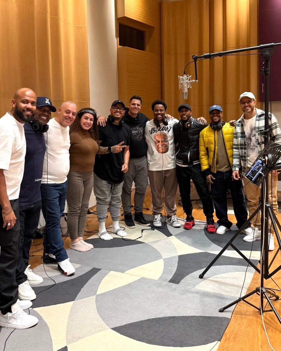 Que honra participar desse projeto, com tanta gente incrível e icônicos! Foi uma gravação cheia de amigos, risadas, leveza e muito samba da melhor qualidade!! 🎤🎵🫶🏻🪕🥁🎼

Agradeço demais pelo convite e indicação, do meu amigo <a href="/michelgutto/">Michel Gutto</a>! Te amo, Mi! ❤️🫶🏻 Esse álbum tá