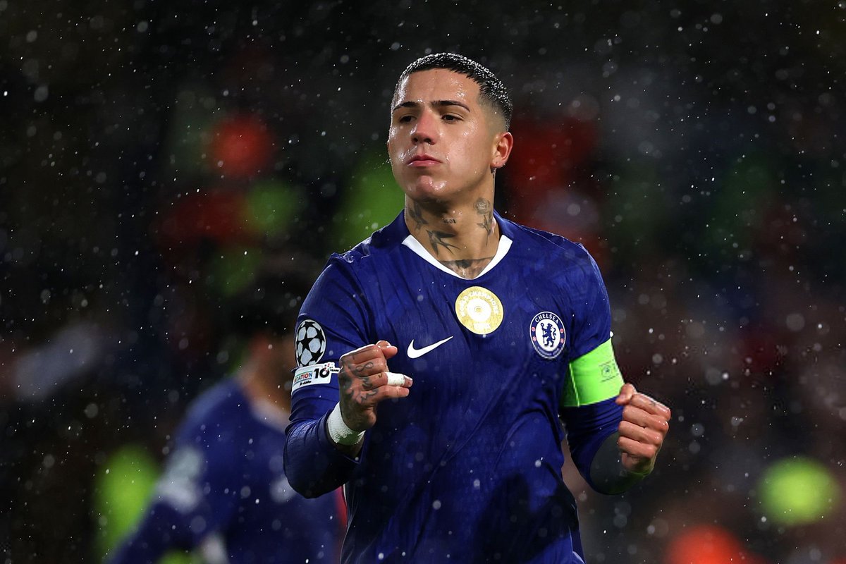 Young_Fish01's tweet image. Enzo Fernandez         Or                       Iniesta

#CFC #UCL