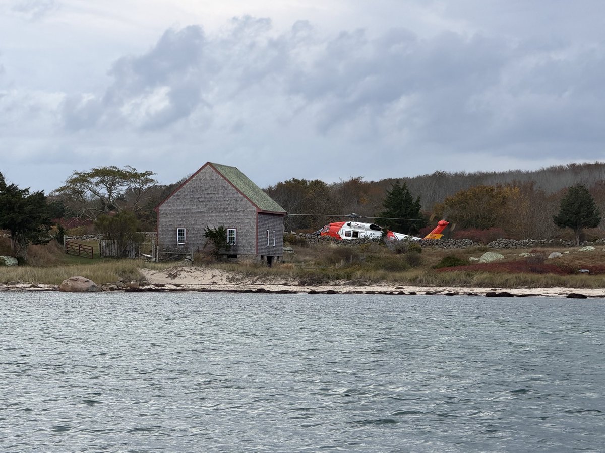 🚨 #SearchandRescue 🚨 

@USCG members rescue 3 boaters off Naushon Island after their 30-ft vessel caught fire. 

More details in our press release 🔗 https://t.co/N8fjj8JCrV https://t.co/cU9mhPwxEY