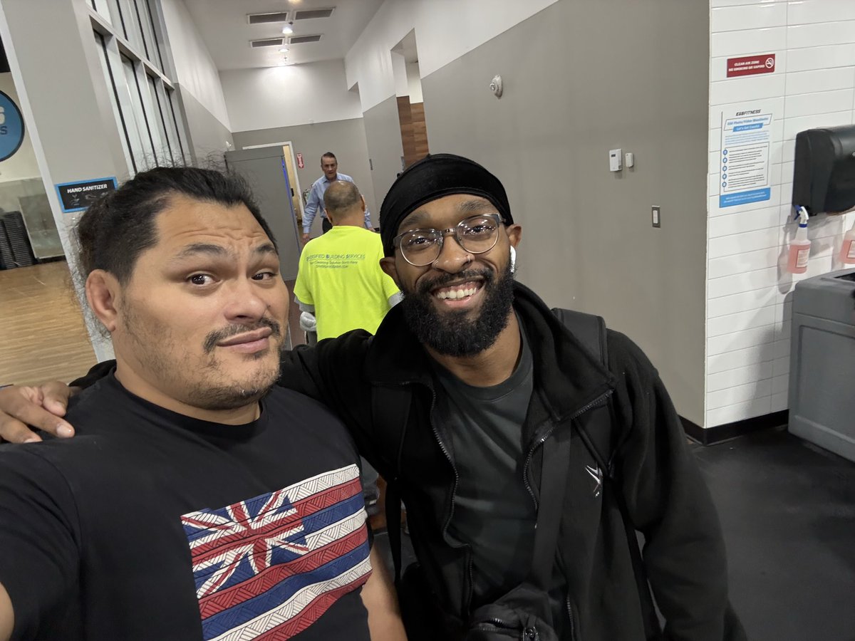 RealJeffCobb's tweet image. No excuses, this man is a literal example of that. So happy to have run into this him and see first hand his progress. If you think you can’t do it, don’t listen to me, look at this man and follow his example. Keep going forward kid! 🤙🏽❤️🤙🏽❤️
