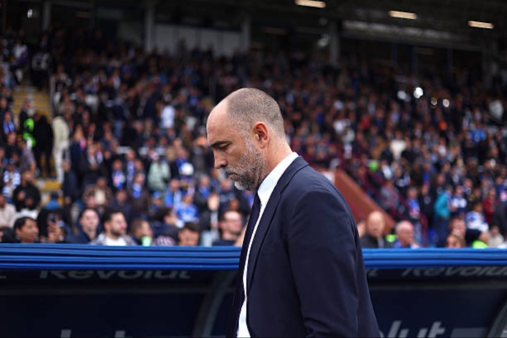 اكبر كذبه هي " مدرب يعرف اليوفي وتقاليده " !

لازم مدرب ايطالي او لاعب سابق !

دمرت النادي اكثر من اي شي .

#يوفنتوس .