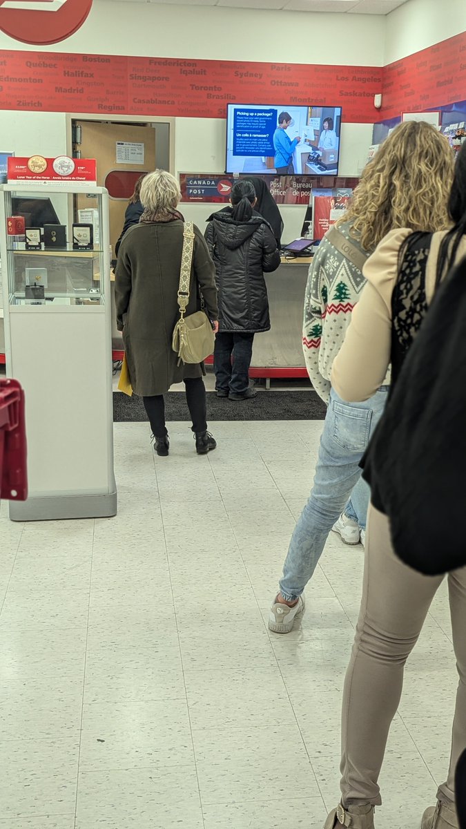 llmikex's tweet image. Canada Post is terrible. Eight people in line, two operators, stuck for 25 minutes. They charge hundreds for awful service!