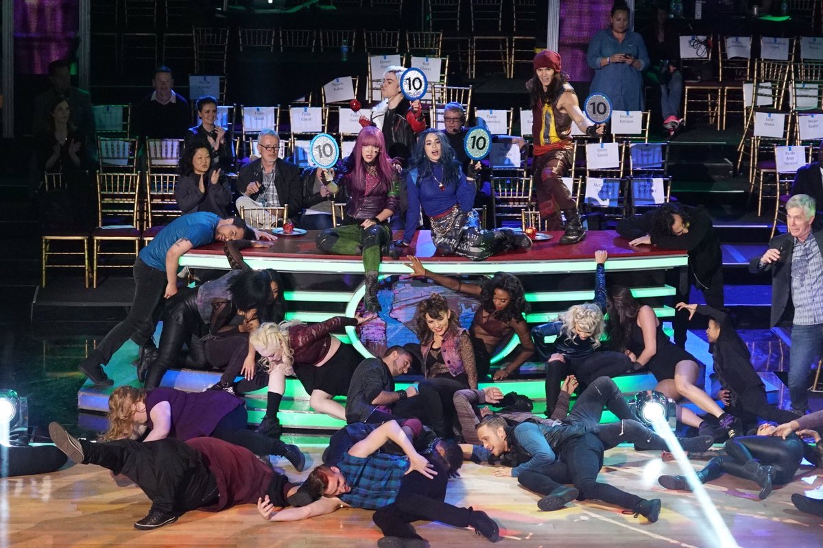 daniyakingg's tweet image. I just know @SofiaCarson got major flashbacks sitting in the DWTS ballroom and remembering when she was on @officialdwts 🥹🤍