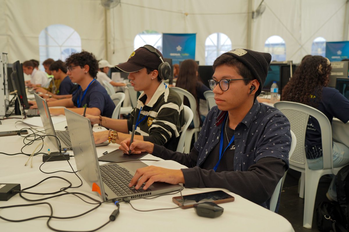 sena_risaralda's tweet photo. Aprendices de 23 regionales siguen demostrando sus habilidades digitales y tecnológicas en #SENASoft 2025 #ConDignidadCumplimos https://t.co/J7nEDifnfL