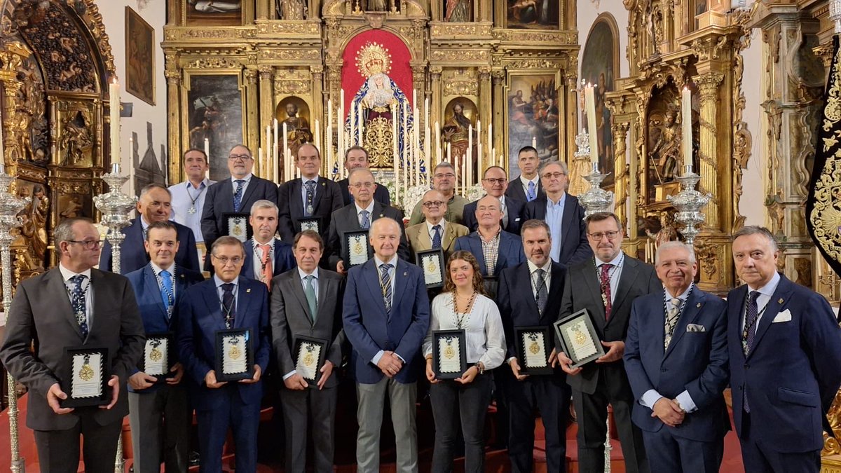 ⚫️⚪️ En el día de hoy, tras la celebración del Solemne Septenario, ha tenido lugar la entrega de las distinciones a los hermanos que este año han cumplido 50 años de pertenencia a nuestra Hermandad.