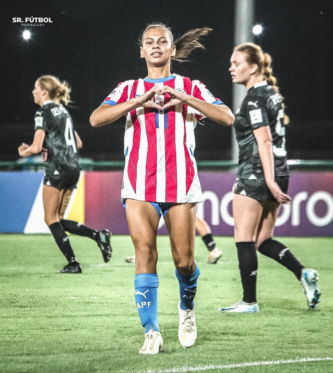 Paraguay acaba de clasificarse a la fase decisiva de Mundial Femenina Sub-17. Nuestro seleccionado goleó a Nueva Zelanda y aseguró su boleto a la siguiente etapa. ¿La figura? Claudia Martínez, que anotó tres de los cuatro goles del equipo.

👏🏻🇵🇾 Increíble lo buena que es.