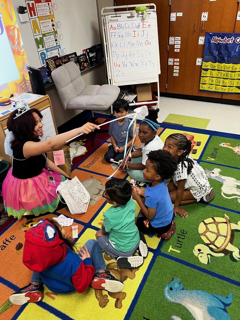 PomonaElem's tweet photo. Kinder was visited by the JBH Tooth Fairies today! #Alvinisd #JBH https://t.co/Bj66XJdFyE
